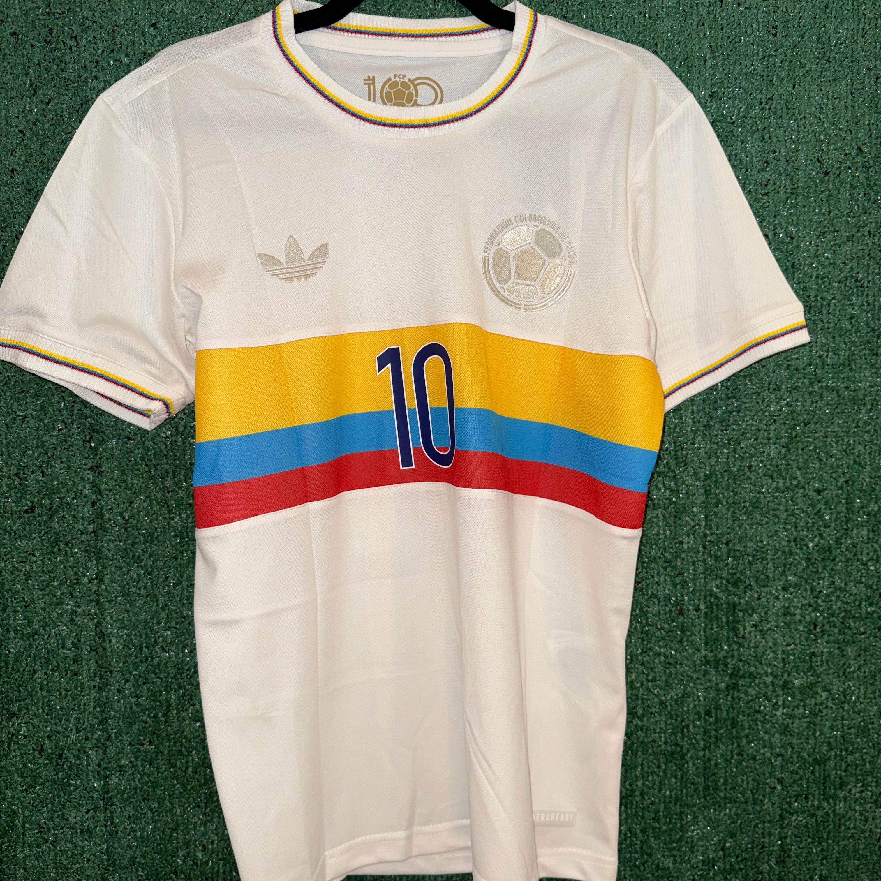 Retro Colombia James